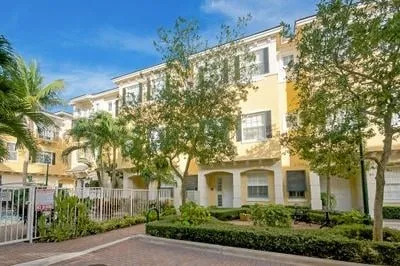Sold May 2017 · 285 SE 6th Avenue K, Delray Beach