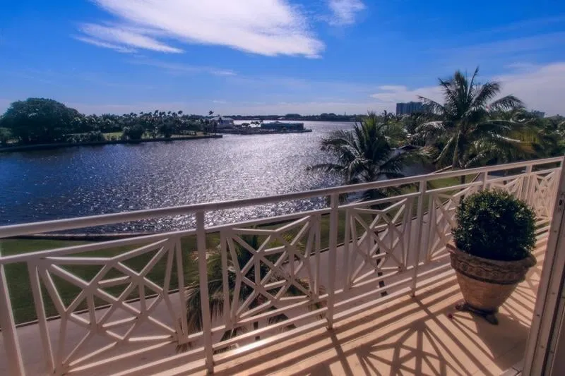 425 Worth Avenue #4c — photo 3