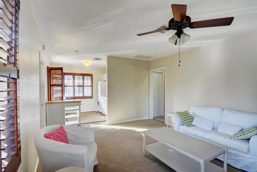 227 Oleander Avenue — photo 3