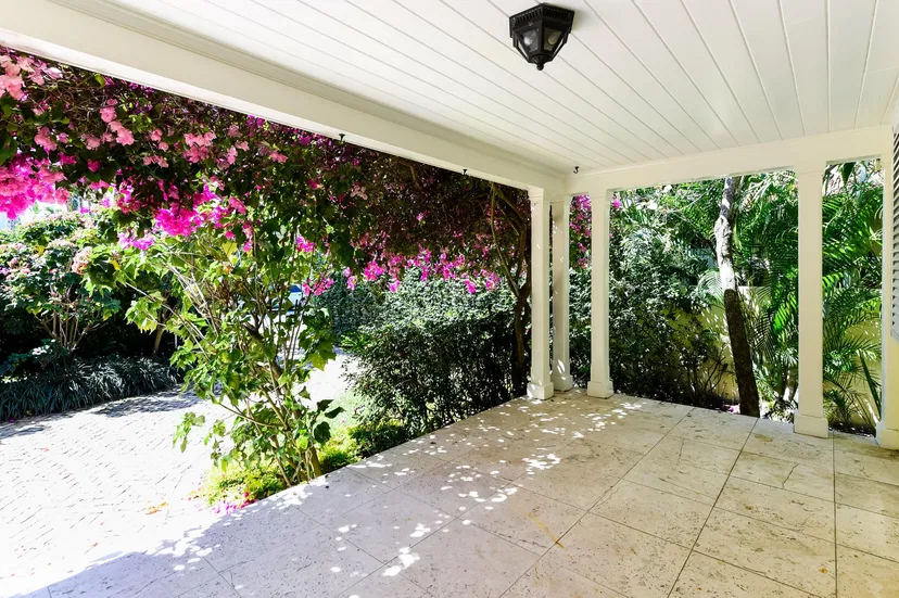337 Seabreeze Avenue — photo 2