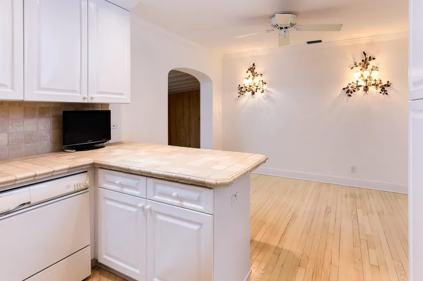 337 Seabreeze Avenue — photo 5