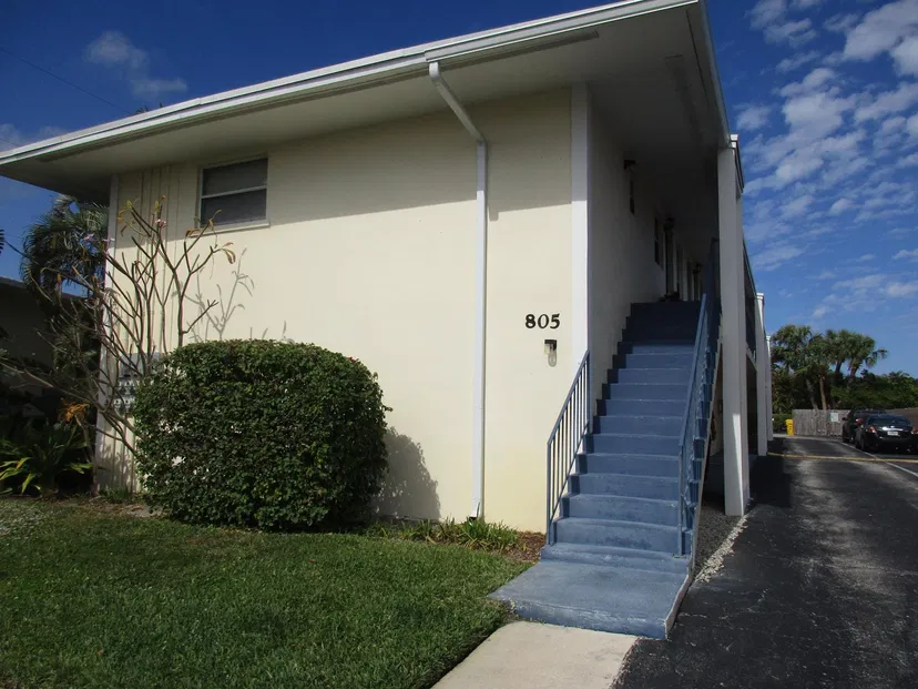 Sold Oct 2017 · 805 Hummingbird Way 6d, North Palm Beach