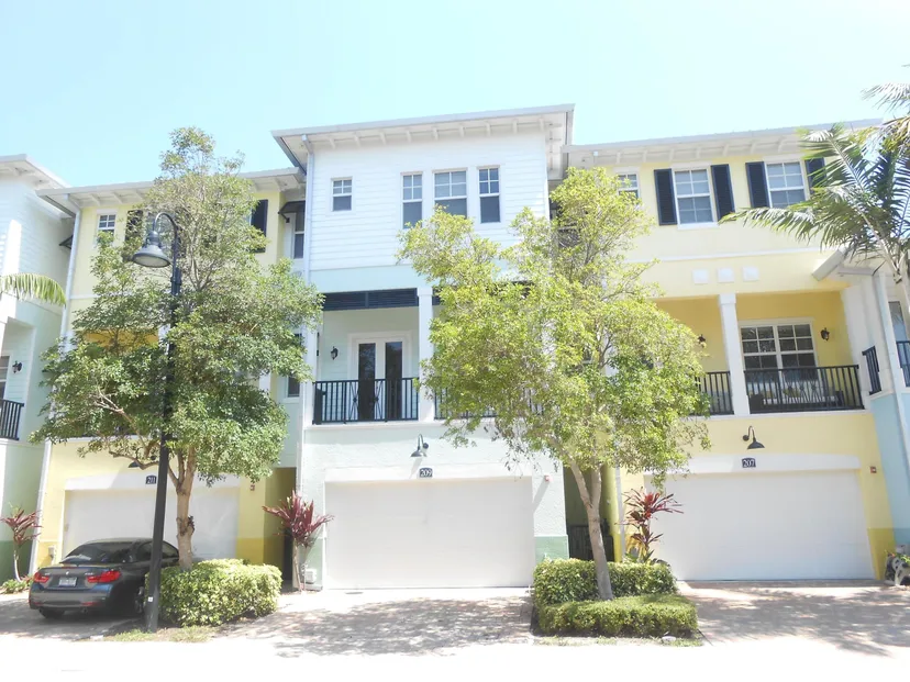 Sold Sep 2016 · 209 N Latitude Circle, Delray Beach