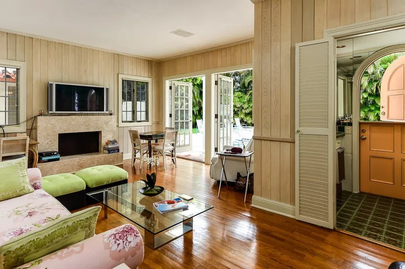 323 Seabreeze Avenue — photo 3