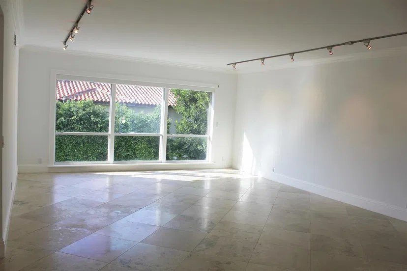 350 Cocoanut Row #3a — photo 2
