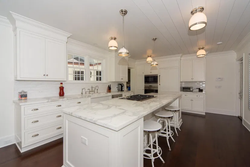 233 Barton Avenue — photo 3