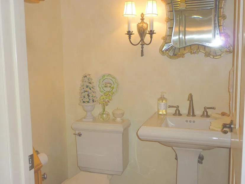 215 Seaspray Avenue — photo 2
