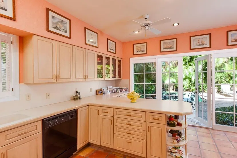 311 SEABREEZE Avenue — photo 4