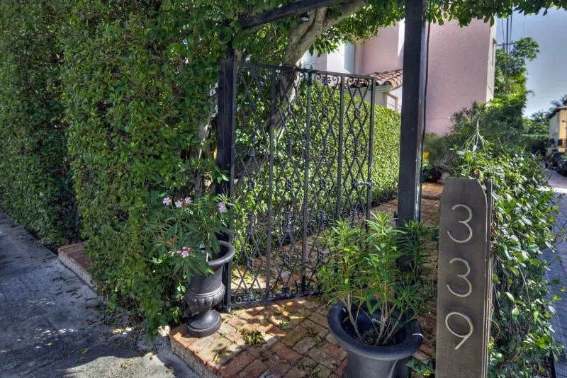 339 Cocoanut Row — photo 2