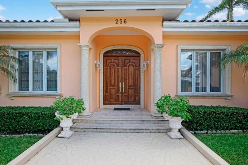 256 Miraflores Drive — photo 2