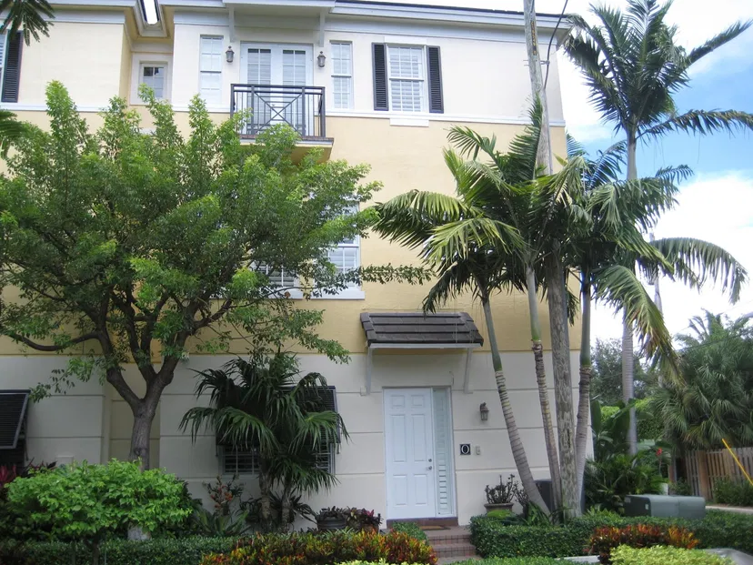 Sold Feb 2014 · 285 SE 6th Avenue Unit O, Delray Beach