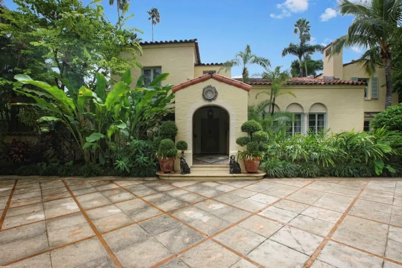 322 Clarke Avenue — photo 3
