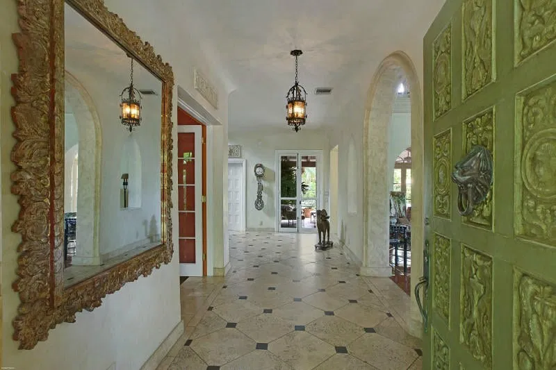 322 Clarke Avenue — photo 4