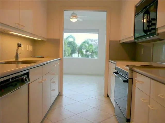44 Cocoanut Row #A 214 — photo 3