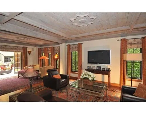 305 Hibiscus Avenue — photo 3