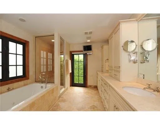 305 Hibiscus Avenue — photo 5