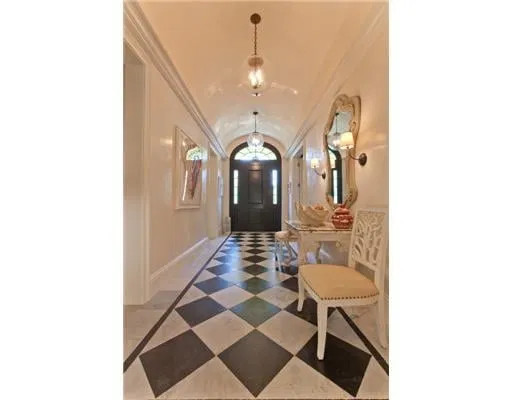 208 W Indies Drive — photo 4