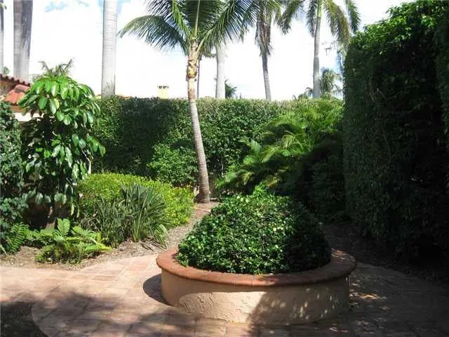 301 Brazilian Avenue — photo 3