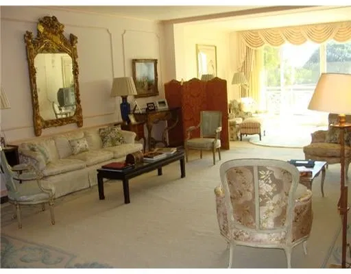 425 Worth Avenue #2D — photo 2