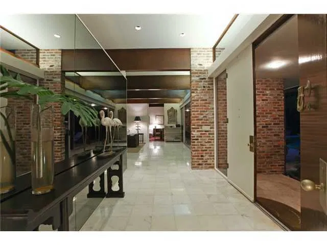 325 Garden Road — photo 3