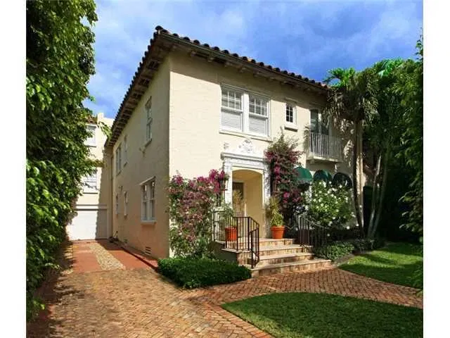 111 Seabreeze Avenue — photo 2