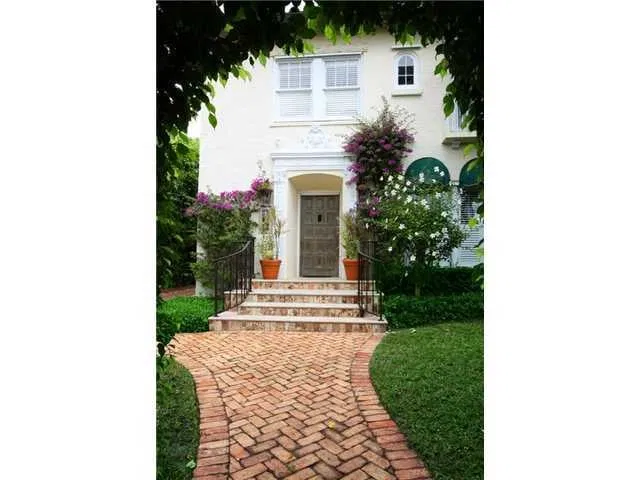 111 Seabreeze Avenue — photo 3