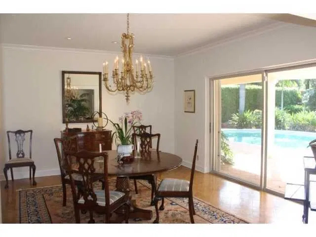 216 W Indies Drive — photo 3