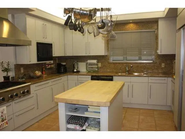 216 W Indies Drive — photo 4