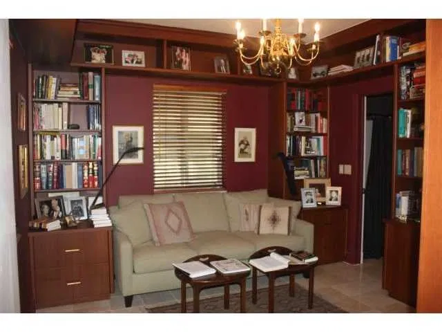 216 W Indies Drive — photo 5