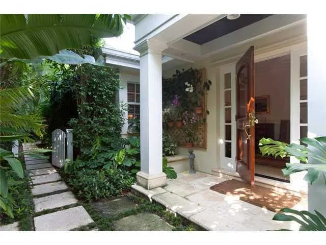 422 Australian Avenue — photo 2