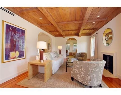 315 Seaspray Avenue — photo 3