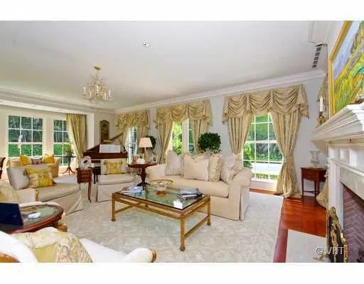 320 Ridgeview Drive — photo 2