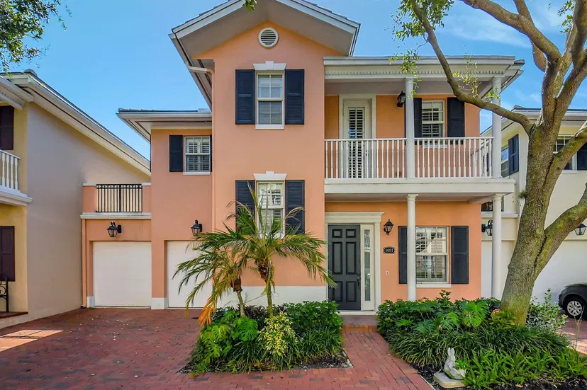 Sold Sep 2024 · 1051 E Heritage Club Circle W, Delray Beach