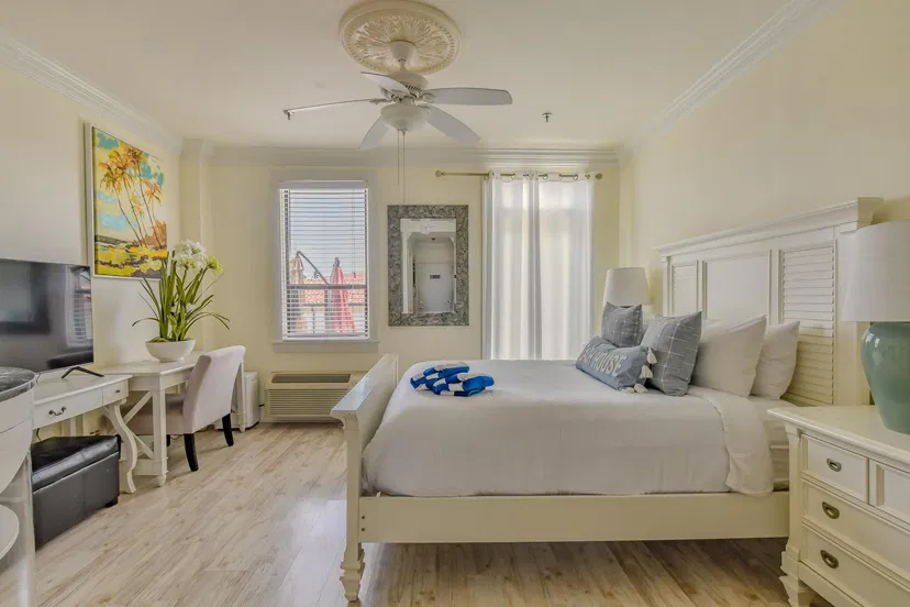 235 Sunrise Avenue #2011 — photo 3