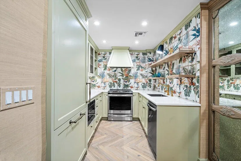 227 Brazilian Avenue #2e — photo 4