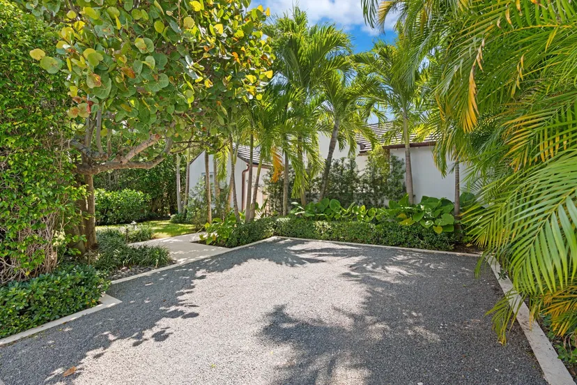 365 Hibiscus Avenue — photo 2