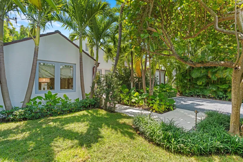 365 Hibiscus Avenue — photo 3