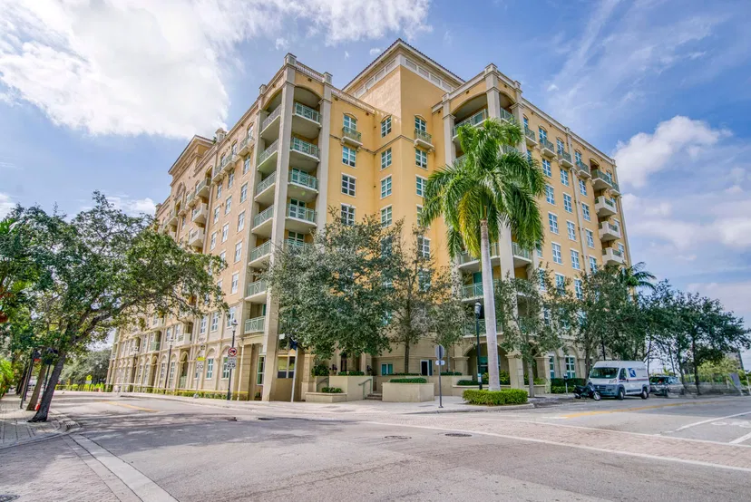 Sold Feb 2025 · 403 S Sapodilla Avenue 405, West Palm Beach