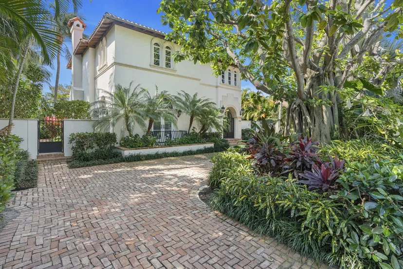224 Barton Avenue — photo 3