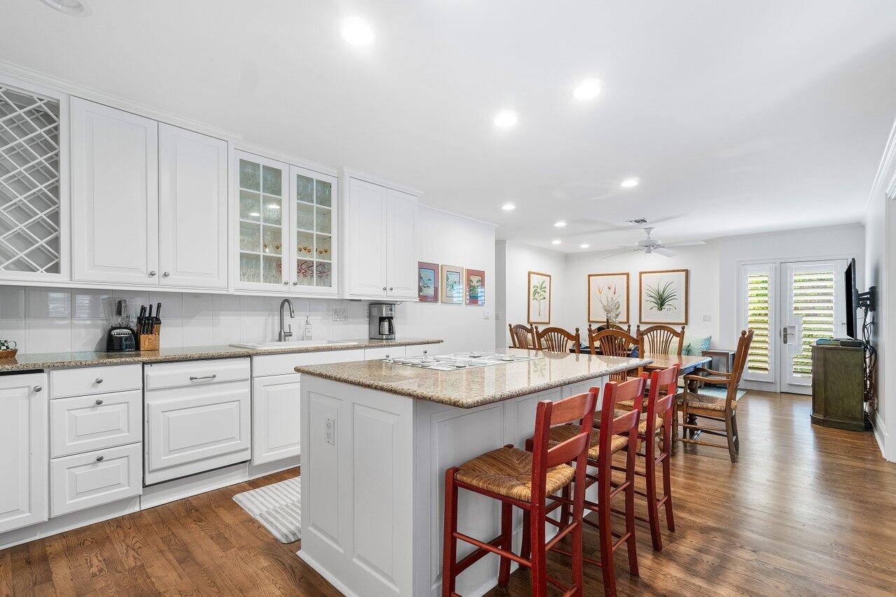240 Miraflores Drive — photo 2