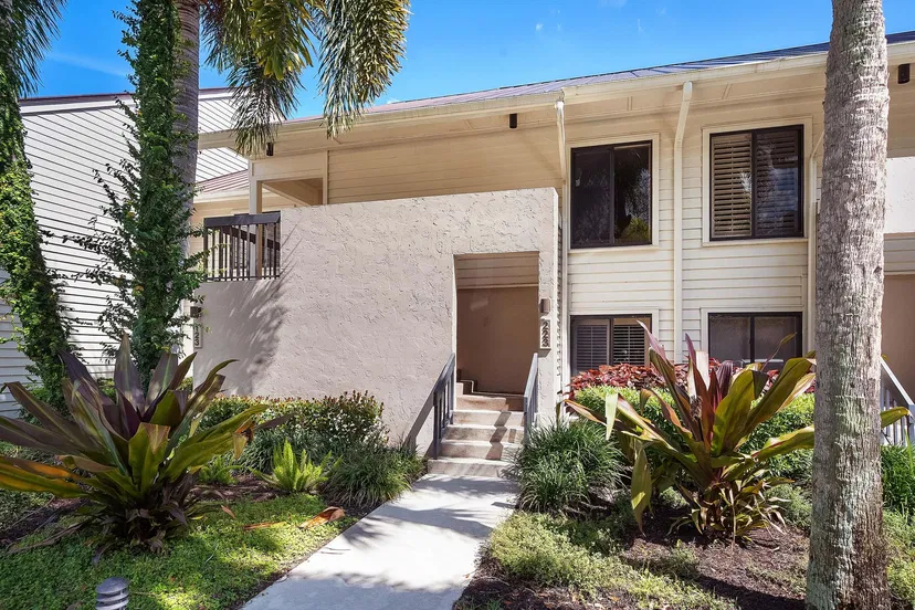 6403 SE Brandywine Court 223, Stuart