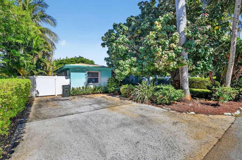 Sold Dec 2025 · 1248 NE 8th Avenue, Delray Beach