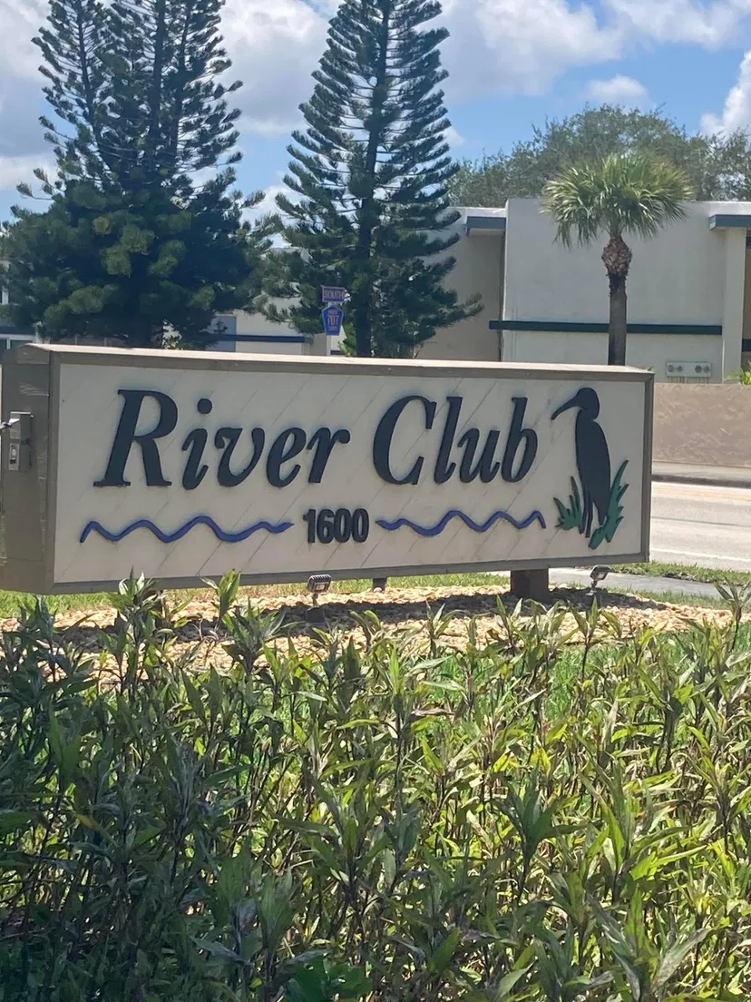 Harborage Yacht Club Unit 13-204