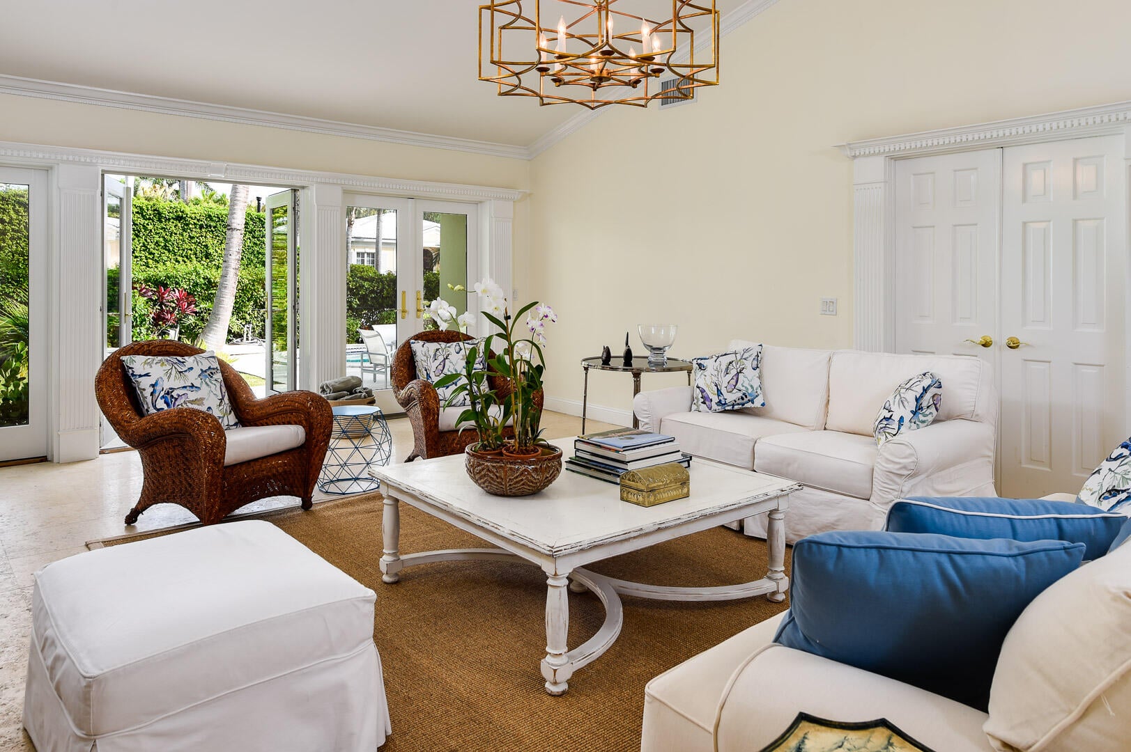 222 Miraflores Drive — photo 3