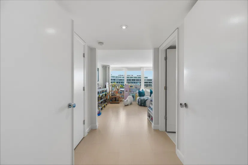 100 Sunrise Avenue #520/521 — photo 3