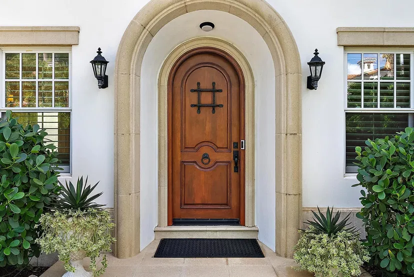 240 Seabreeze Avenue — photo 3