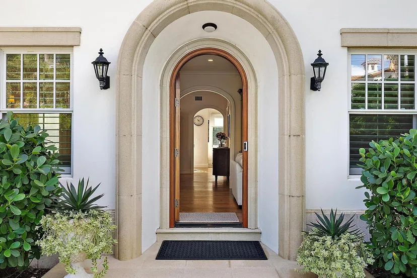 240 Seabreeze Avenue — photo 4