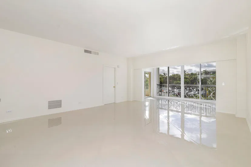 389 S Lake Drive #2h — photo 3