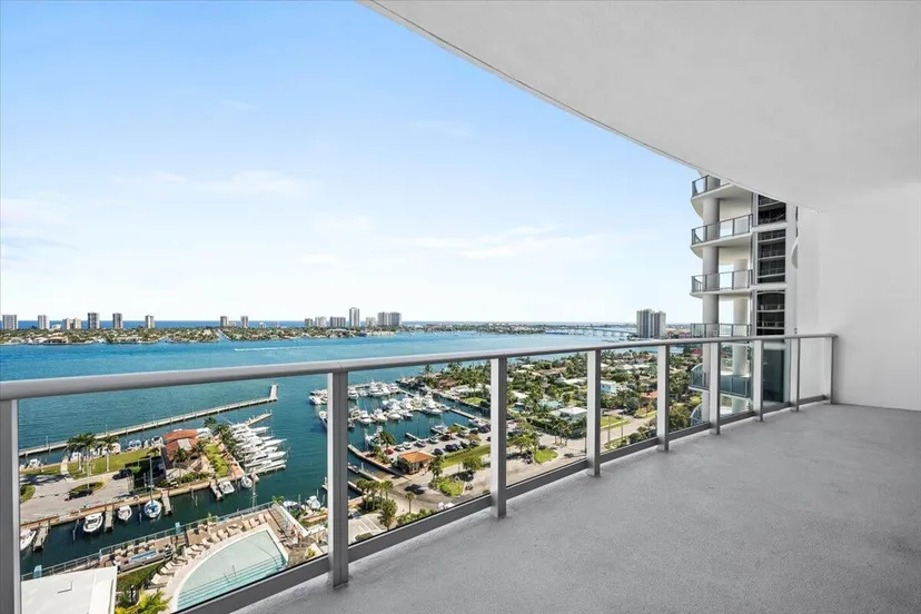 220 Lake Shore Drive 1706, Lake Park