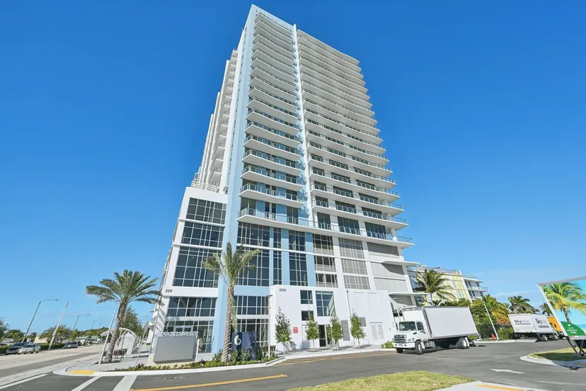 220 Lake Shore Drive 717, West Palm Beach